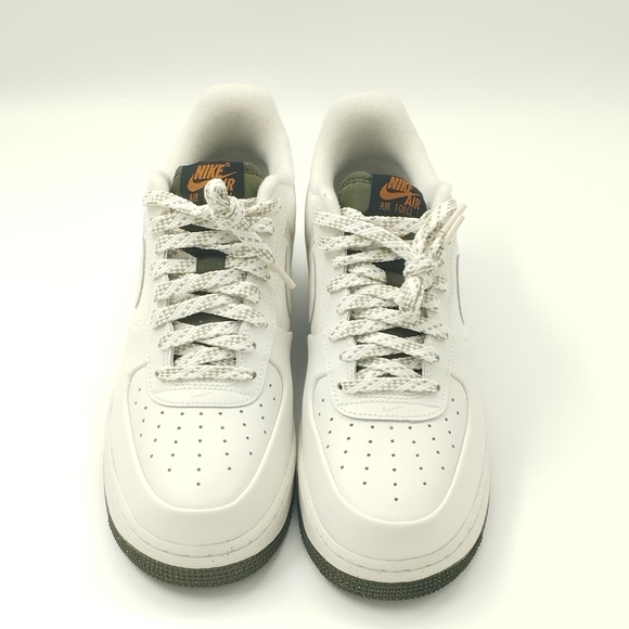 Air force 1 07 LV8 size 10US mens 11.5 womens - Picture 9 of 9
